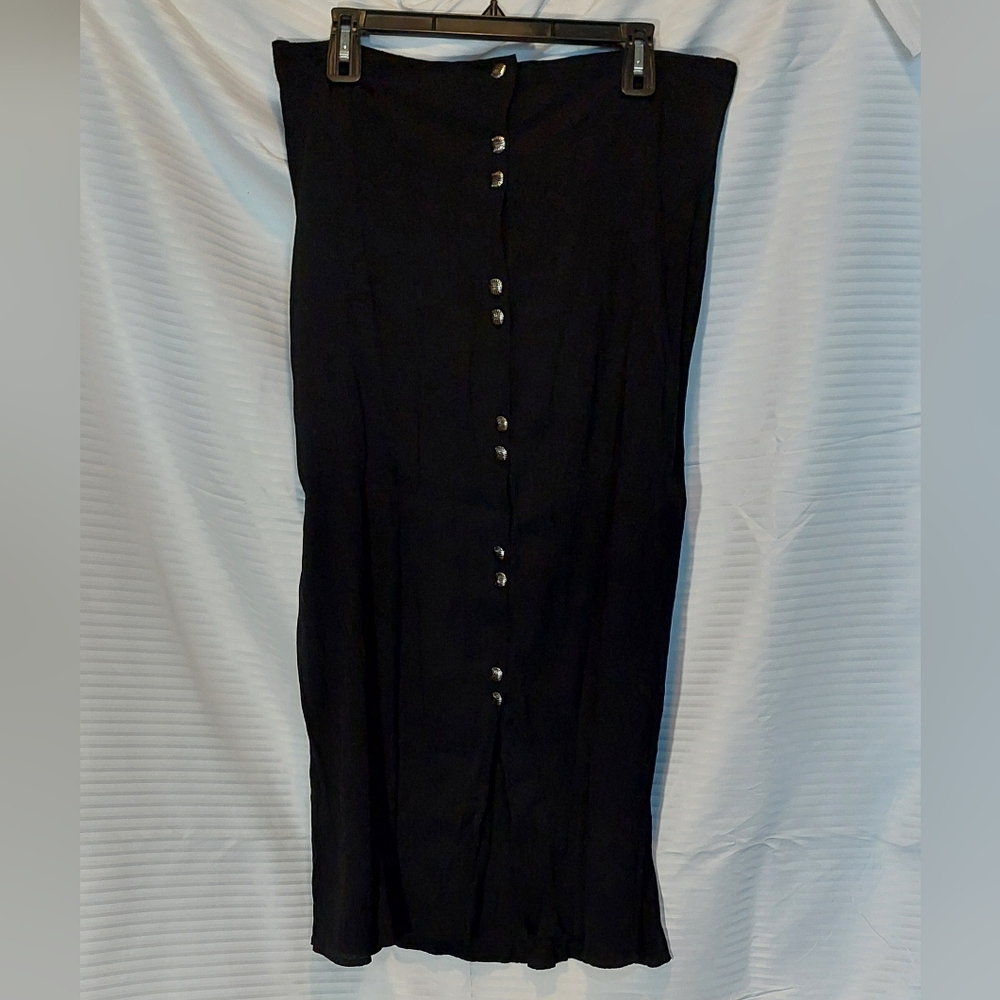 Size 18 Elegant Black Button-Down Skirt